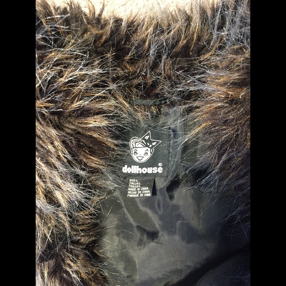 Dollhouse • Vegan Fur Vest - Picture 2 of 3